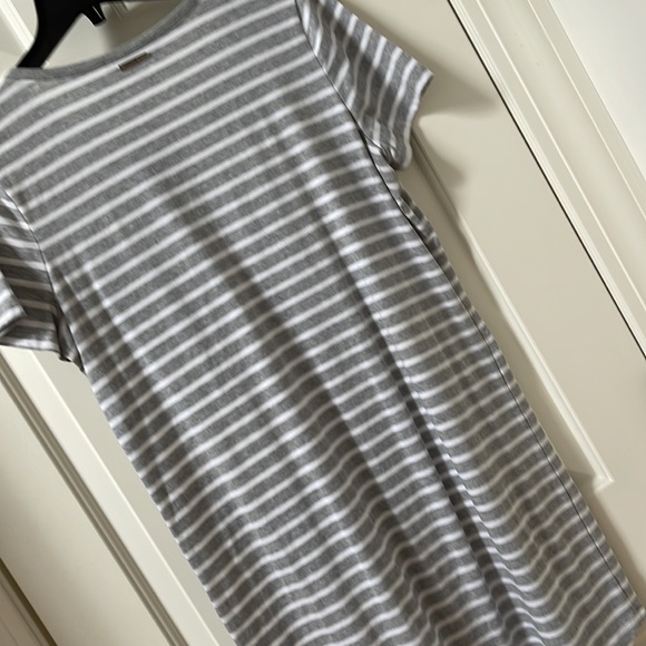 Michael Kors Grey and White Striped T-Shirt Dress size medium - Picture 6 of 8